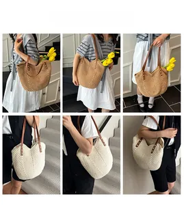 Détail du sac de plage tissé montrant les styles porté épaule et porté main