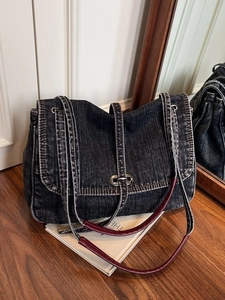 Tote Bag d'Épaule en Denim Lavé Vintage pour Femmes Sac à Bandoulière Décontracté Navette Sangle Contrastée Matériel d'Argent