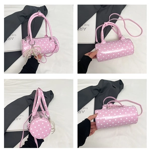 Vues multiples d'un sac cylindrique rose à pois avec nœud en perles et bandoulière