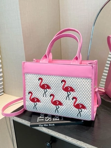 Sac fourre-tout rose avec broderies flamants roses, empiècement tissé et bandoulière