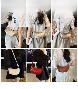 Modèles portant des sacs demi-lune en cuir en coloris argent, blanc, rouge et marron