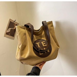 Detailed close-up of large canvas tote bag showing thick fabric and TE EN leather patch