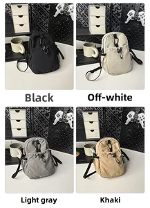 Sacs bandoulière en nylon imperméable noir, blanc cassé, gris et kaki avec cordon serrage