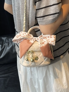 Mini cream quilted crossbody bag with pink leopard bow and gold chain strap for women