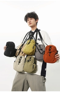 Sacs à bandoulière en nylon imperméables en sept couleurs avec poches à cordon de serrage