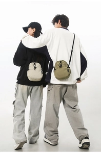 Sacs à bandoulière en nylon imperméable crème et olive avec cordons et sangles réglables
