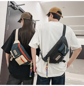 Détails de sacs de poitrine de style workwear avec sangles réglables en deux couleurs