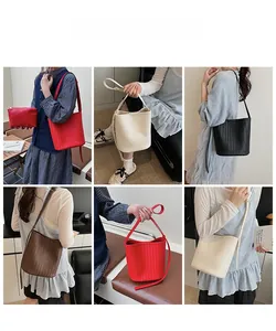 Collage de sacs seaux tissés en rouge, beige et noir présentés dans divers styles de vie