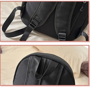 Detail der gepolsterten S-förmigen Schultergurte und verstellbaren Schnallen am schwarzen Rucksack