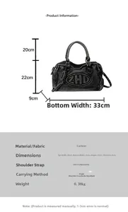 Dettaglio delle dimensioni e della tracolla regolabile da 120 cm della borsa denim