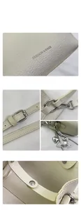 Détail du cuir texturé blanc cassé avec boucle en métal et breloques étoile-cœur