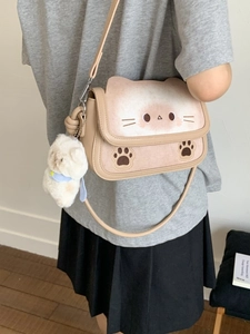Borsa a tracolla beige a tema gatto con ricamo gattino e ciondolo in peluche morbido