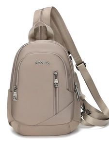 Sac bandoulière en nylon imperméable kaki avec sangle réglable et logo métallique