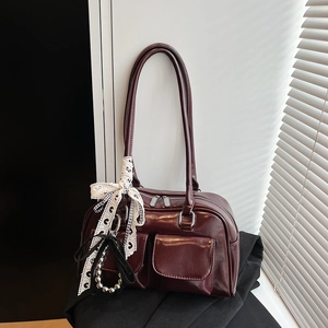 Borsa Boston in Pelle PU Lucida a Tinta Unita Stile Francese per Donna Borsa Sottoascellare a Tracolla di Grande Capacità Con Pendente