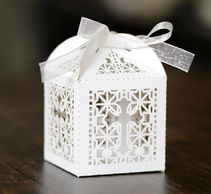 White Laser Cut Hollow Cross Paper Candy Box European Gift Boxes For Wedding Party Baptism Decoration Favor Box Ribbon