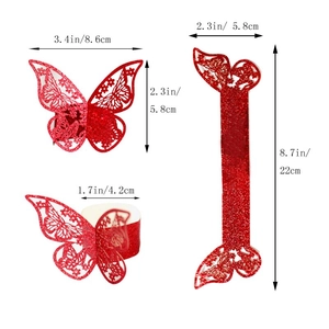 Detalle de servilletero de mariposa roja brillante con dimensiones para decoración de eventos