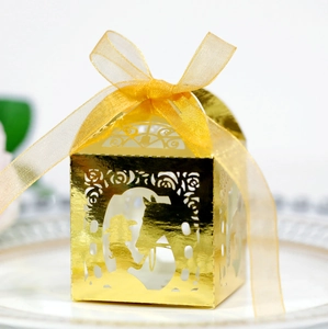 Goldene lasergeschnittene Gastgeschenkbox mit Pferdesilhouette, Blumen und Organzaband