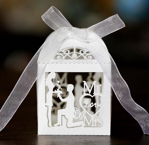 Lasergeschnitten Hochzeit Geschenkschachtel Mr Mrs Love Papier Süßigkeiten Box Mit Band Heiratsantrag Silhouette Verlobung