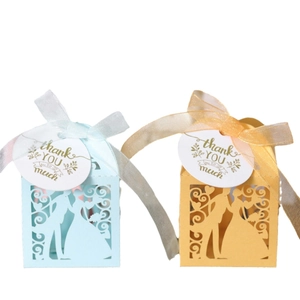 Boîte à bonbons mariage bleu clair découpée au laser avec ruban et étiquette merci