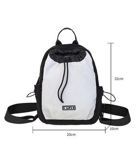 Detailansicht der 32x20x10cm Abmessungen für den wasserdichten Gittergewebe-Rucksack