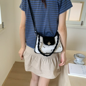 Rosa Schleife Schultertasche aus schwarz-weißem PU-Leder mit Herzanhänger-Dekor