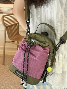 Fashion Drawstring Nylon Bucket Crossbody Bag For Men Women Outdoor Sport Waterproof Patchwork Shoulder Bag With Tennis Pendant