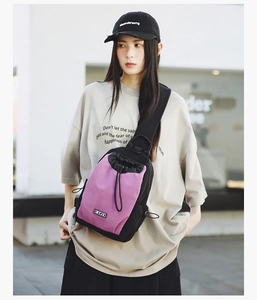 Wasserdichte rosa karierte Brusttasche mit EYJC-Logo und Kordelzug für Damen