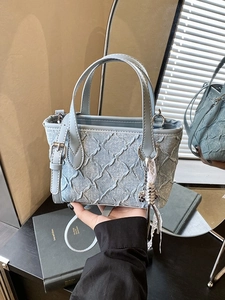 Women Fashion Pleated Denim Shoulder Bag Minimalist PU Stitching Bucket Crossbody Bag With Adjustable Strap Casual Travel Tote