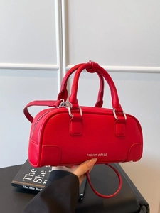 Sac bowling rouge texture litchi avec logo tendance et bandoulière ajustable