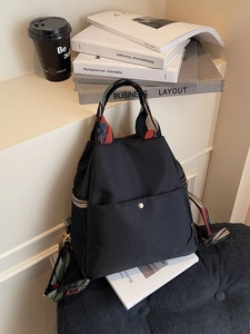Sac à dos noir imperméable léger avec bretelles jacquard géométriques colorées pour trajet