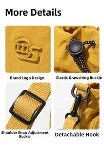 Detail der gelben Nylontasche mit geprägtem Logo, Kordelzug und gewebtem Trageriemen