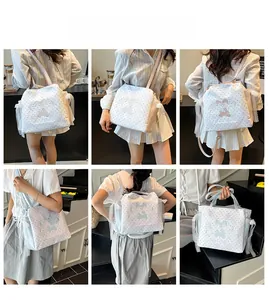 Vues détaillées du sac cabas Lolita en toile avec dentelle et broderie de lapin