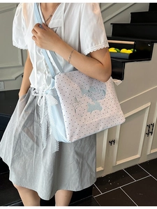 Patchwork-Tragetasche mit Polka Dots, Spitze und Sternenstickerei für den Sommer-Freizeitlook
