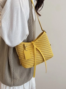 Elegante borsa a tracolla intrecciata gialla di grande capacità per la moda femminile
