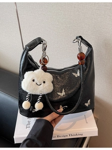 Sac Bandoulière Femme en Cuir PU Papillon Grande Capacité Sac Hobo Sous le Bras Avec Pendentif Nuage en Peluche pour Femme