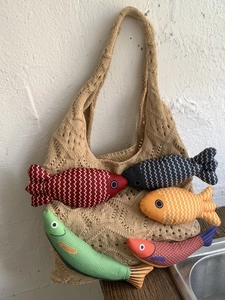 Women Hand-Crochet Knit Tote Bag With 3D Fish Ornaments Playful Woven Shoulder Bag For Casual Vacation Beach Shopping