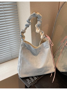 Grand Sac Fourre-Tout Décontracté en Flanelle Plissée pour Femmes Sac Bandoulière Avec Décoration Cordon Mode Sac Nuage