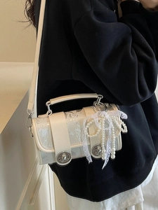 Sac bandoulière blanc chic avec nœud en dentelle et perles pour femmes élégantes