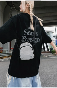 Détails de la sacoche en nylon gris clair imperméable avec bandoulière réglable
