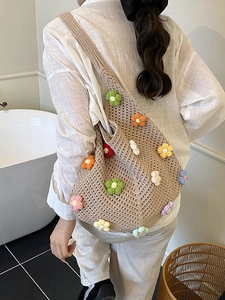 Sac fourre-tout au crochet beige chic avec fleurs 3D colorées pour les vacances