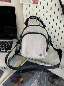 Sac Bandoulière Léger en Nylon Imperméable Mini Sac à Épaule Avec Poignée Tissée Décontracté pour Hommes Femmes