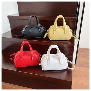 Sacs à main mini Boston en quatre couleurs, cuir grainé litchi avec bandoulière réglable