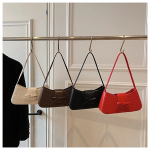 Détails de sacs baguette tissés avec décoration de nœud en quatre couleurs tendance