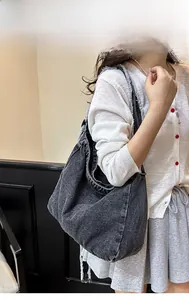 Borsa a spalla in denim grigio scuro lavato con bordi sfilacciati retrò e grande capacità
