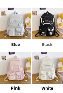 Détails de quatre sacs à dos en nylon colorés avec pendentifs étoile et poches pratiques