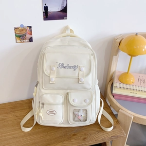 Vue détaillée du sac à dos en toile blanc cassé multi-poches avec fenêtre transparente