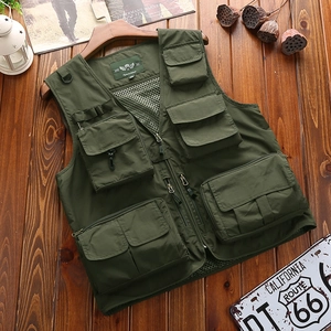Men's loose multi-pocket outdoor vest in army green with breathable mesh lining