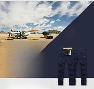 Détail du pantalon cargo d'extérieur en coton durable avec design fonctionnel à poches