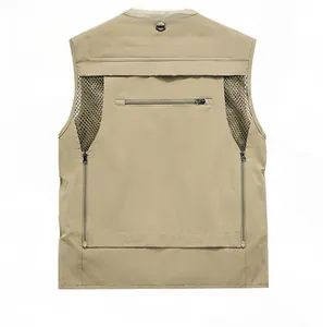 Vue arrière du gilet de pêche kaki avec panneaux en maille et poches zippées