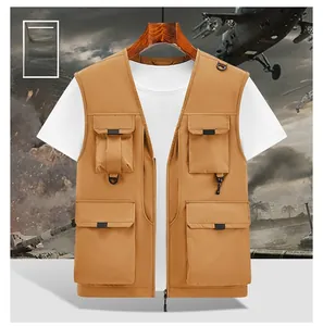 Détails du gilet d'extérieur caramel avec poches cargo tactiques et anneaux en D métal